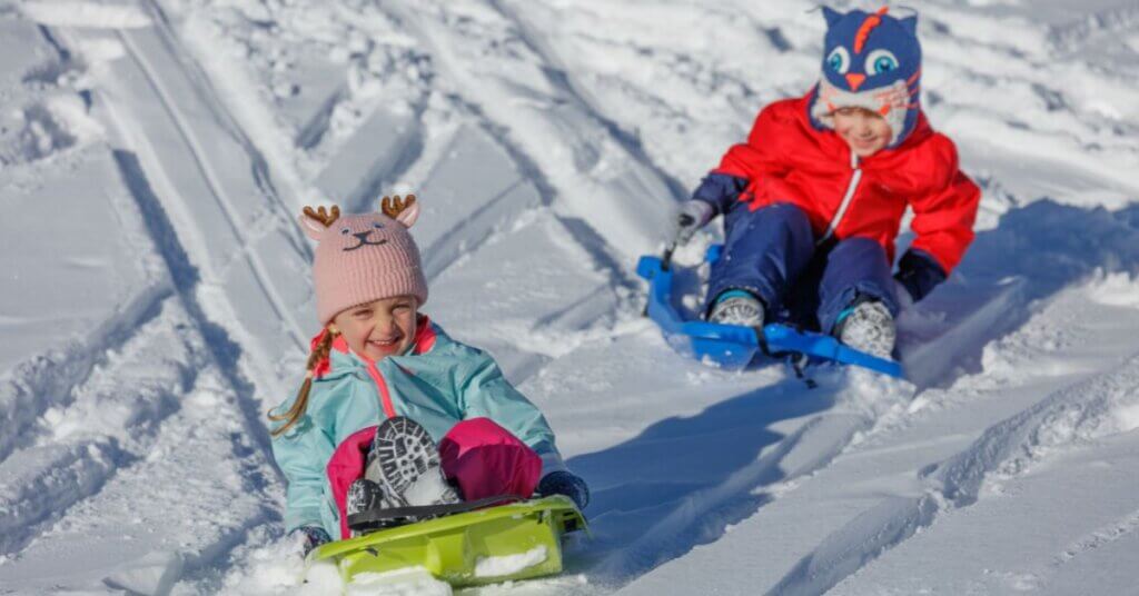 Sporty zimowe a ubezpieczenie dziecka – przewodnik dla rodziców